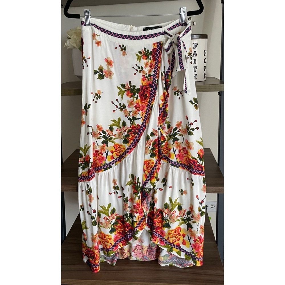 ** BUNDLE SALE 3/$20 ** Gorgeous AKIRA Faux Wrap Midi Skirt, Size Large
